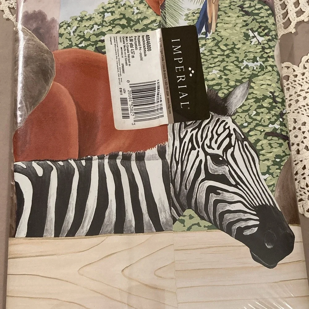 Zoo Animals Wall Border With Giraffes Elephants Zebras Parrots